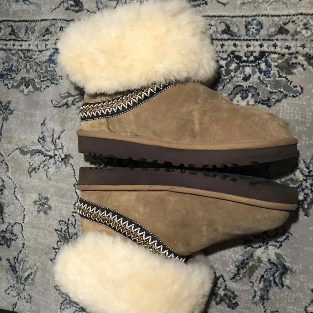 UGG Classic Short Crescent Chestnut
